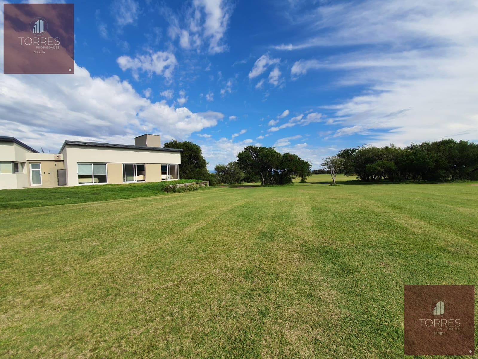 HOUSE FOR SALE IN THE COUNTRY GOLF SANTA MARIA VILLA LARCA NEIGHBORHOOD, MERLO. SAN LUIS