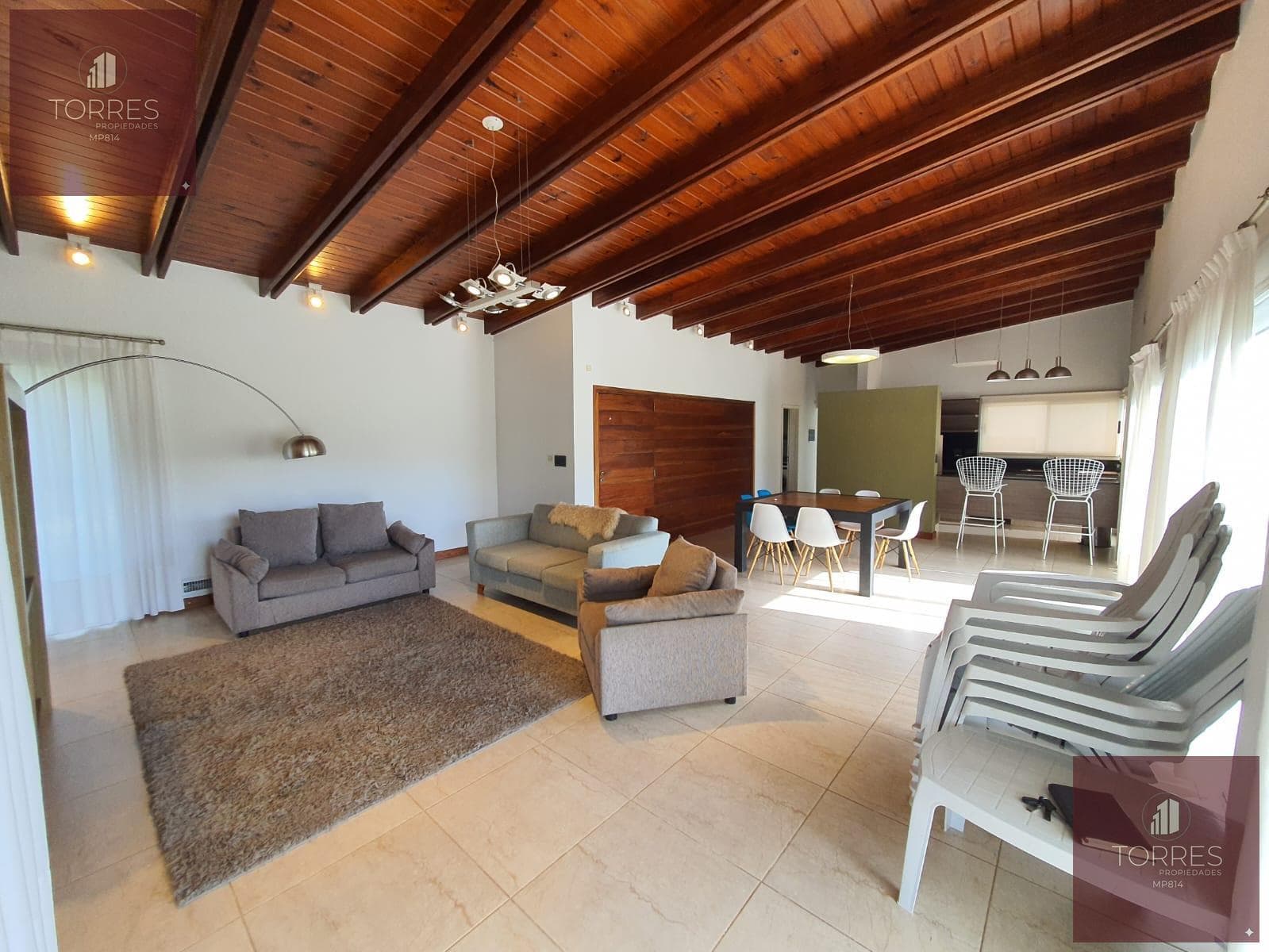 HOUSE FOR SALE IN THE COUNTRY GOLF SANTA MARIA VILLA LARCA NEIGHBORHOOD, MERLO. SAN LUIS