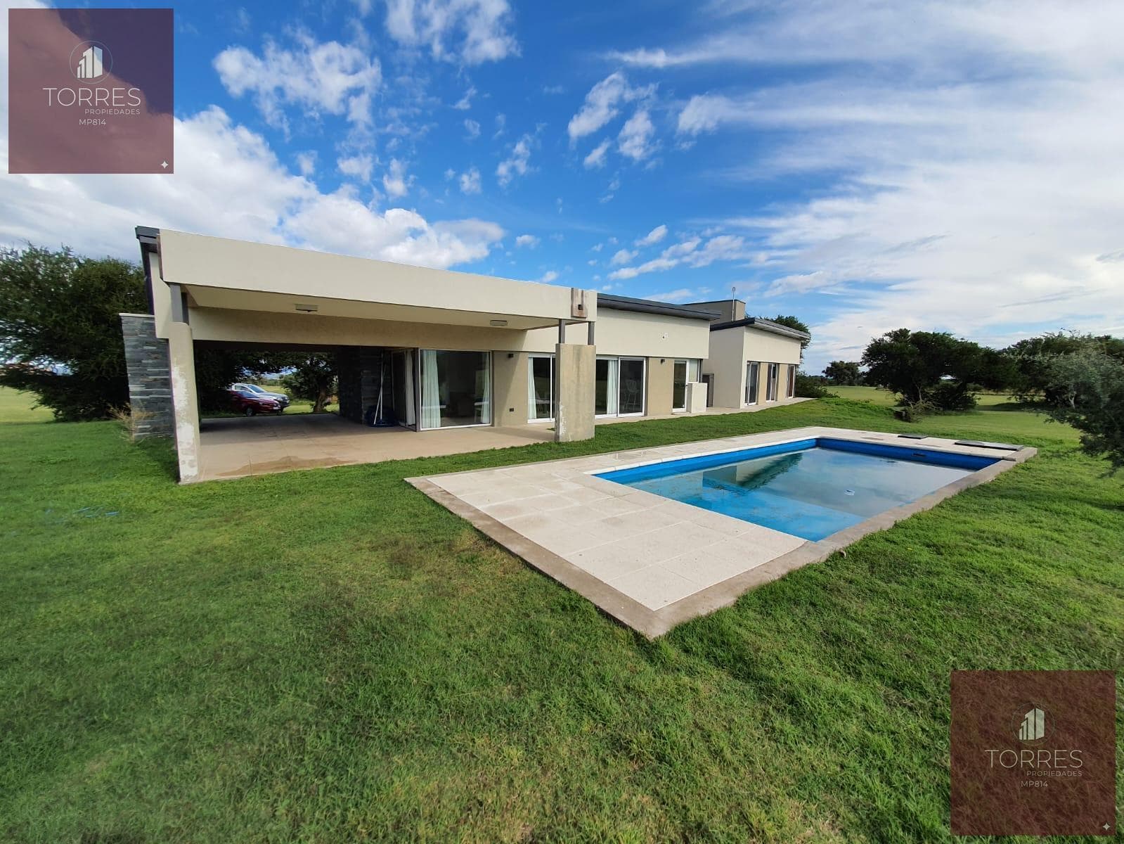 HOUSE FOR SALE IN THE COUNTRY GOLF SANTA MARIA VILLA LARCA NEIGHBORHOOD, MERLO. SAN LUIS