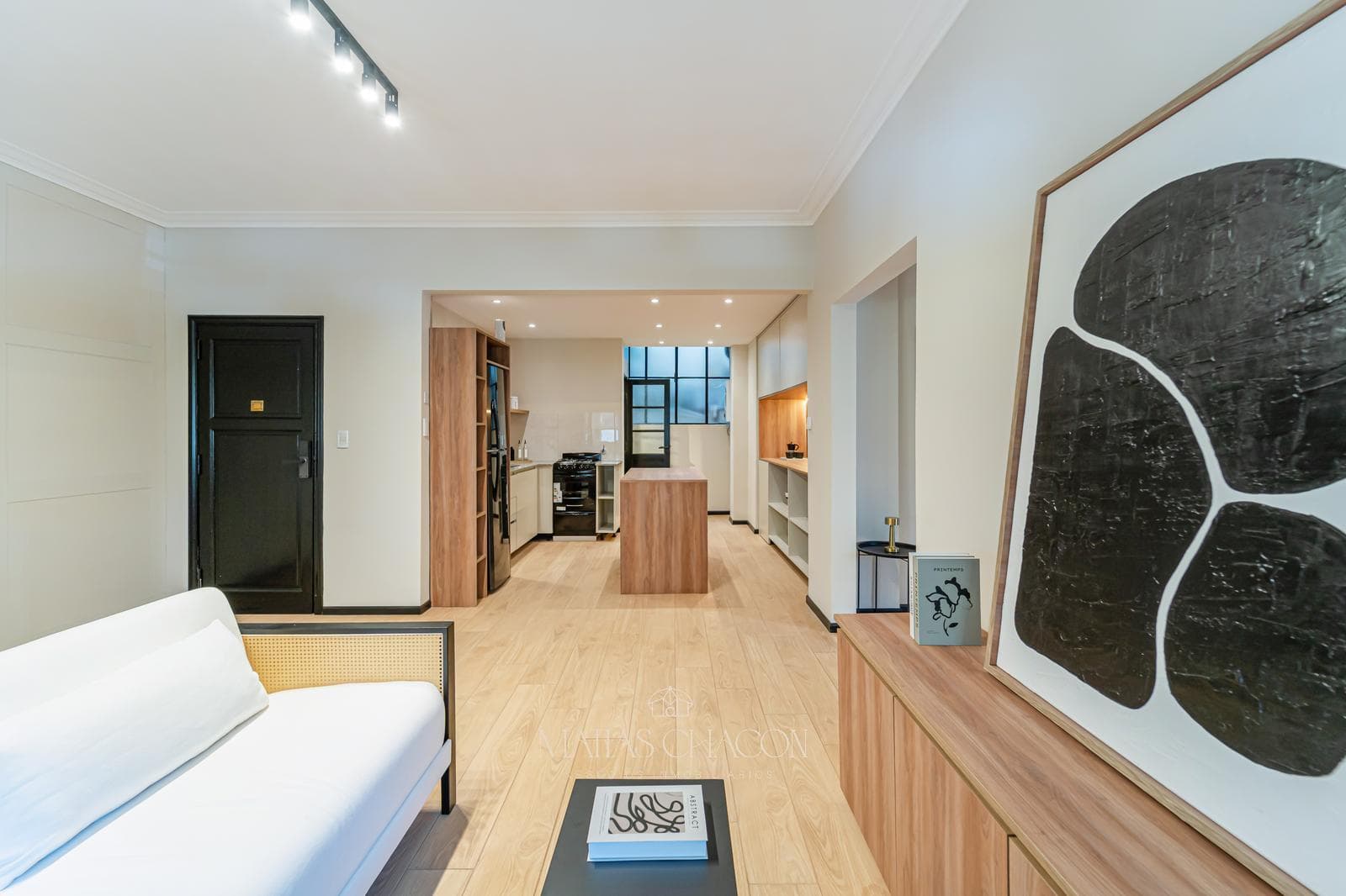 3-room apartment facing the street, just a few meters from Plaza Mitre