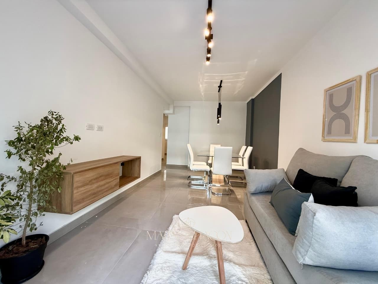 3-room apartment facing the street with a balcony, completely renovated to look brand new, in Plaza Mitre