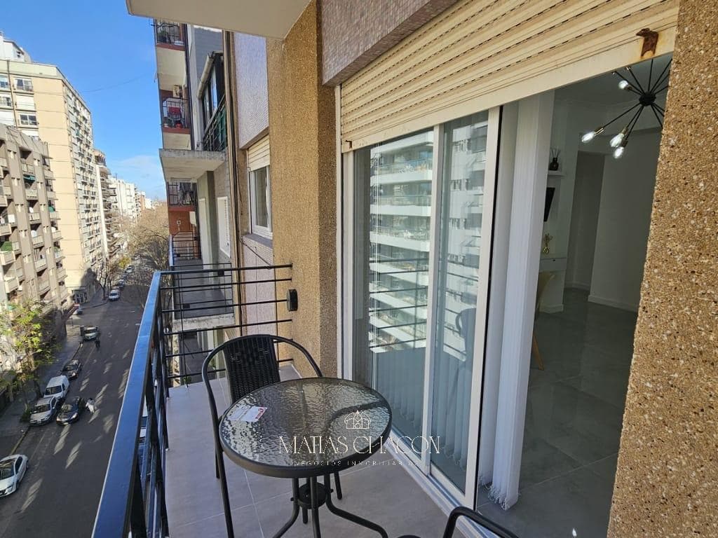 Fully renovated 3-room apartment facing the street, just a few meters from Plaza Mitre