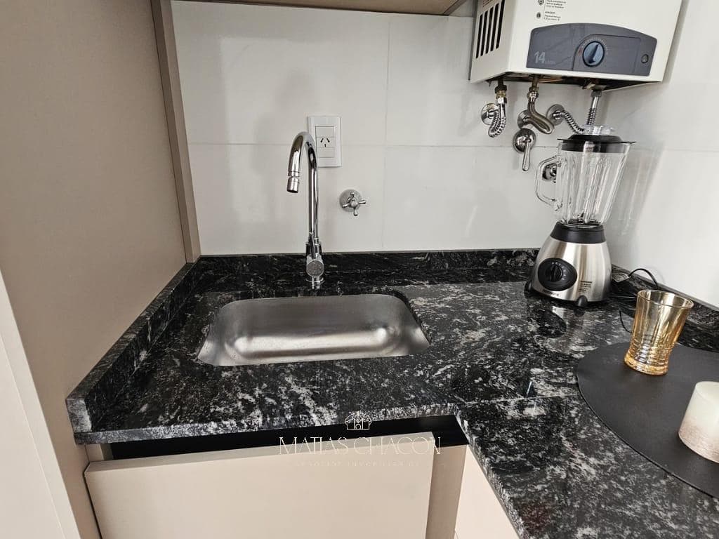 Fully renovated 3-room apartment facing the street, just a few meters from Plaza Mitre