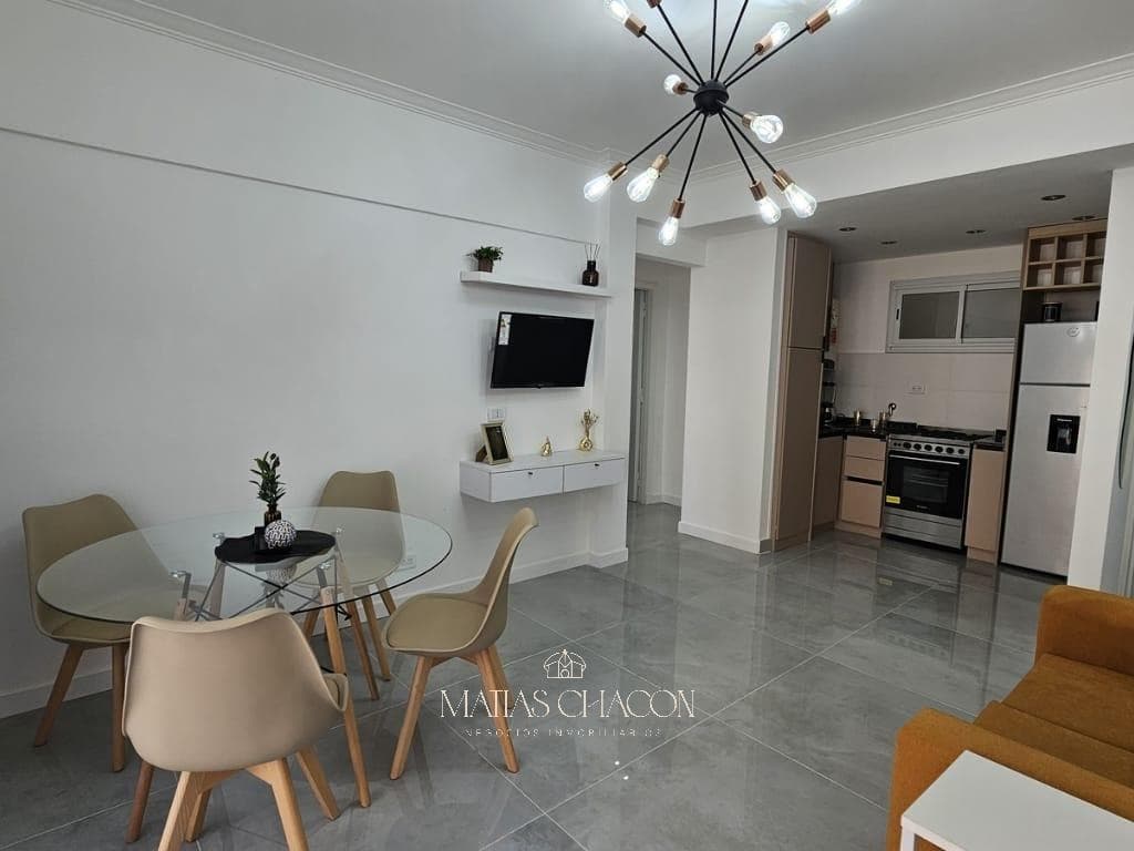 Fully renovated 3-room apartment facing the street, just a few meters from Plaza Mitre