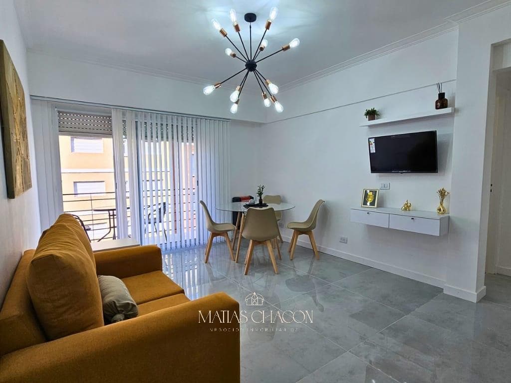 Fully renovated 3-room apartment facing the street, just a few meters from Plaza Mitre