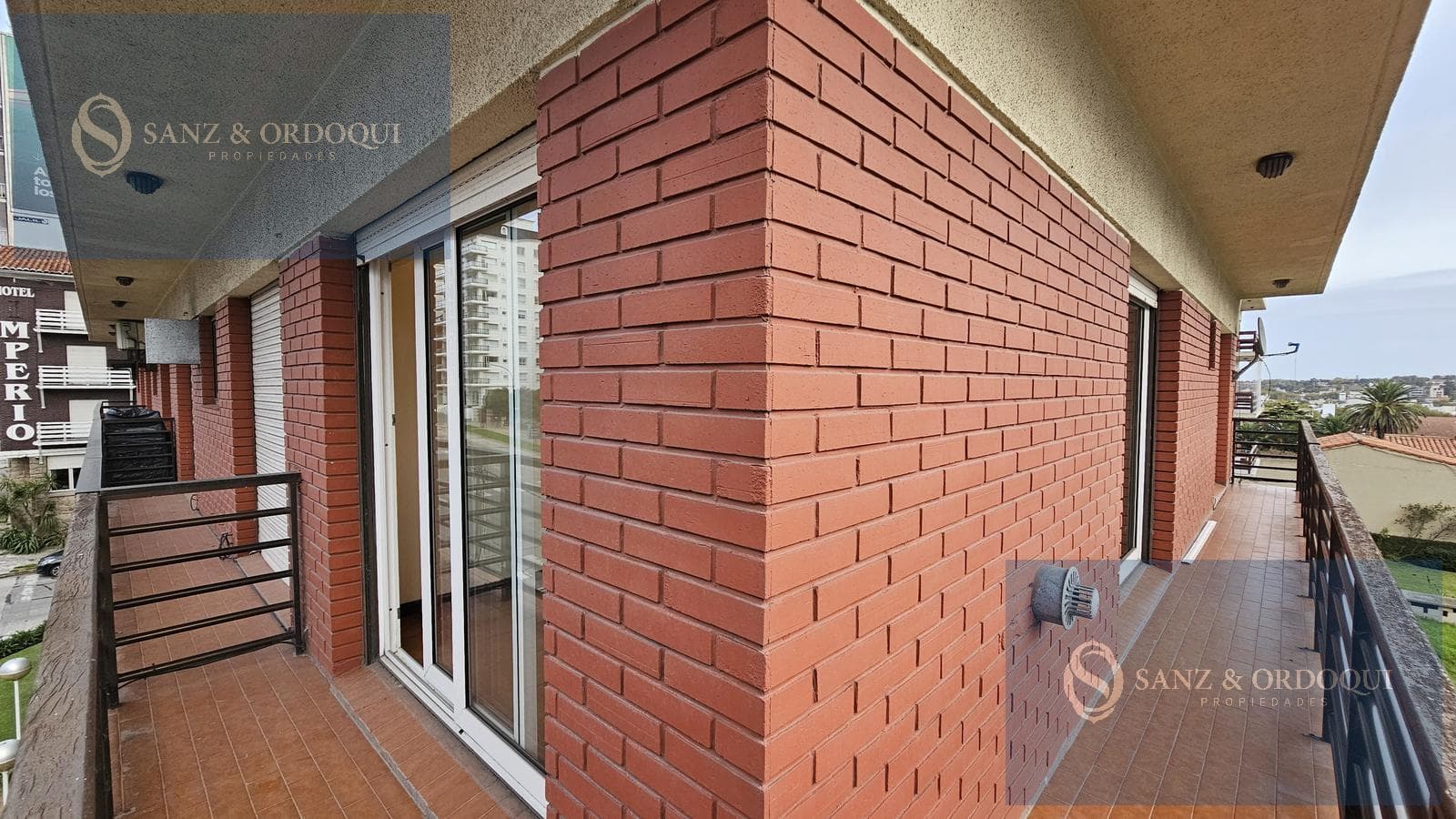 24-Month Lease - Two-room apartment with a wrap-around balcony and garage - 1212 Av. Colón