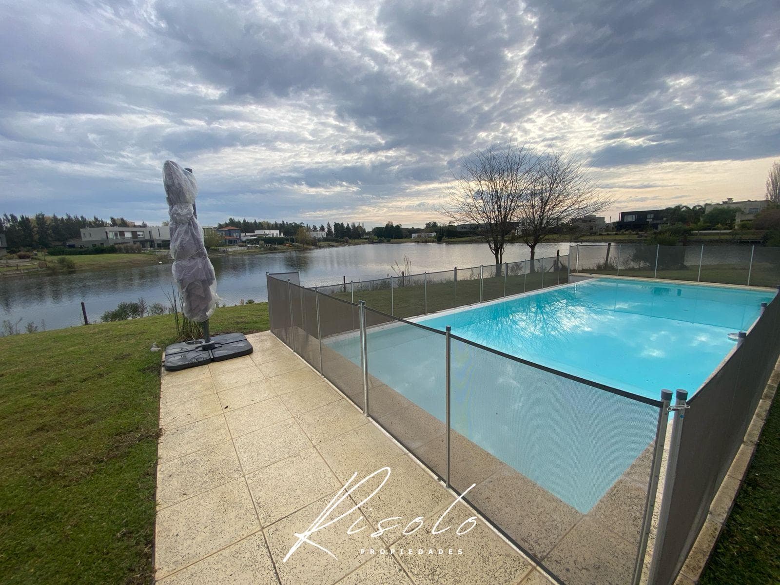 House for Rent, 1,100 m² lot, pool, barbecue, 3 bedrooms. Gated Community, EscobarCasa