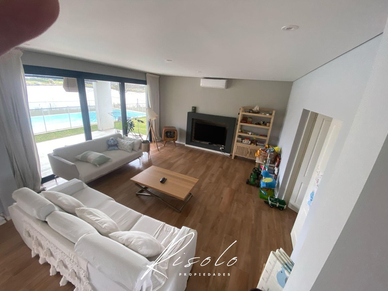 Casa en Alquiler, lote 1100m2, pileta. parilla. 3 dormitorios. Barrio Cerrado, EscobarCasa