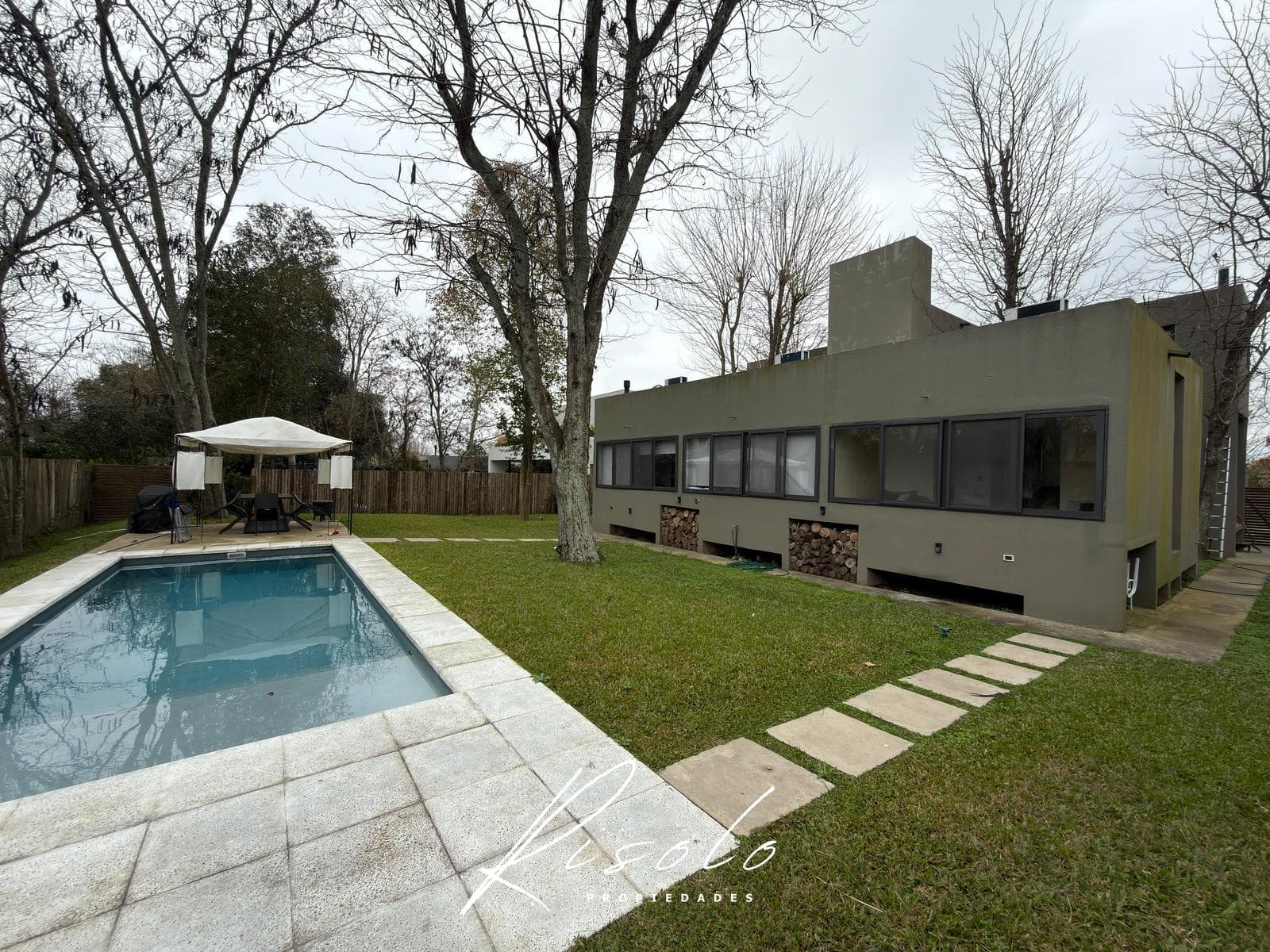 House for Rent. 5 Bedrooms + Office. Pool. Gated Community. Escobar