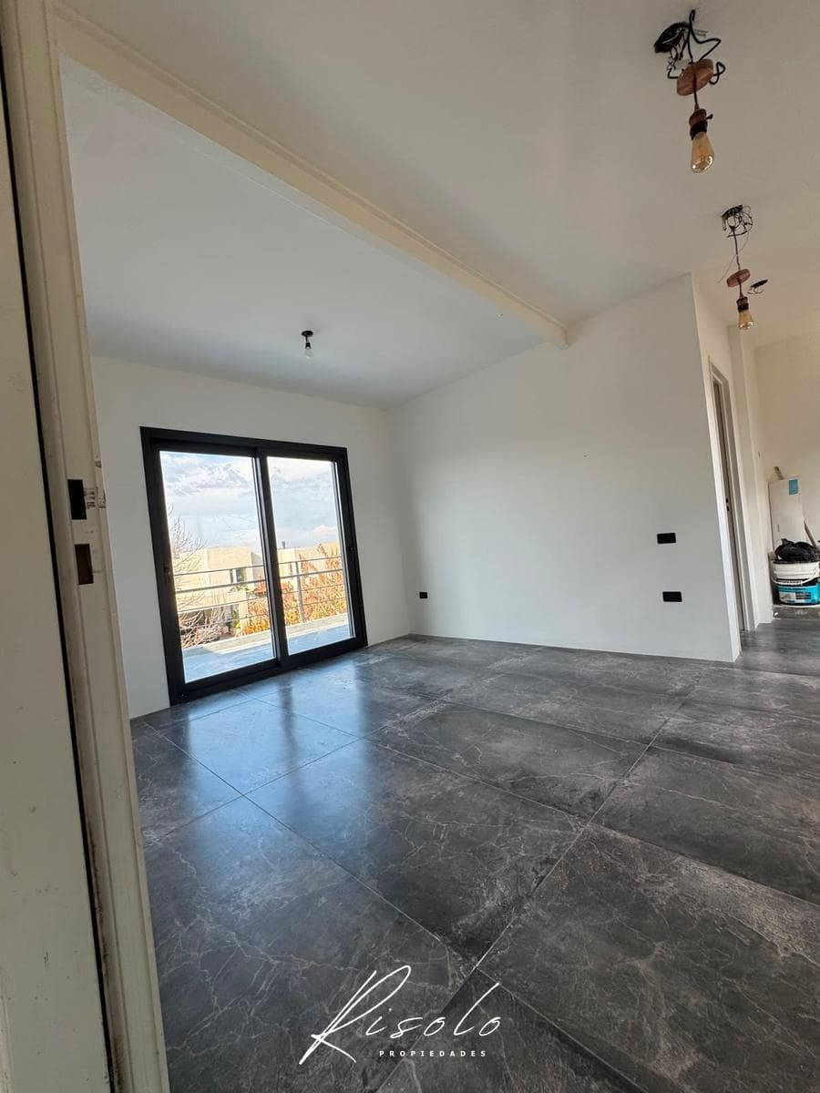 House for Rent. 5 Bedrooms + Office. Pool. Gated Community. Escobar