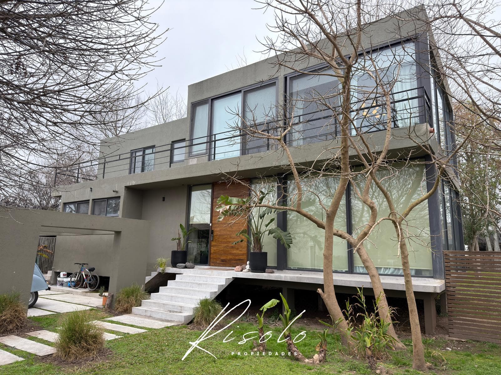 House for Rent. 5 Bedrooms + Office. Pool. Gated Community. Escobar
