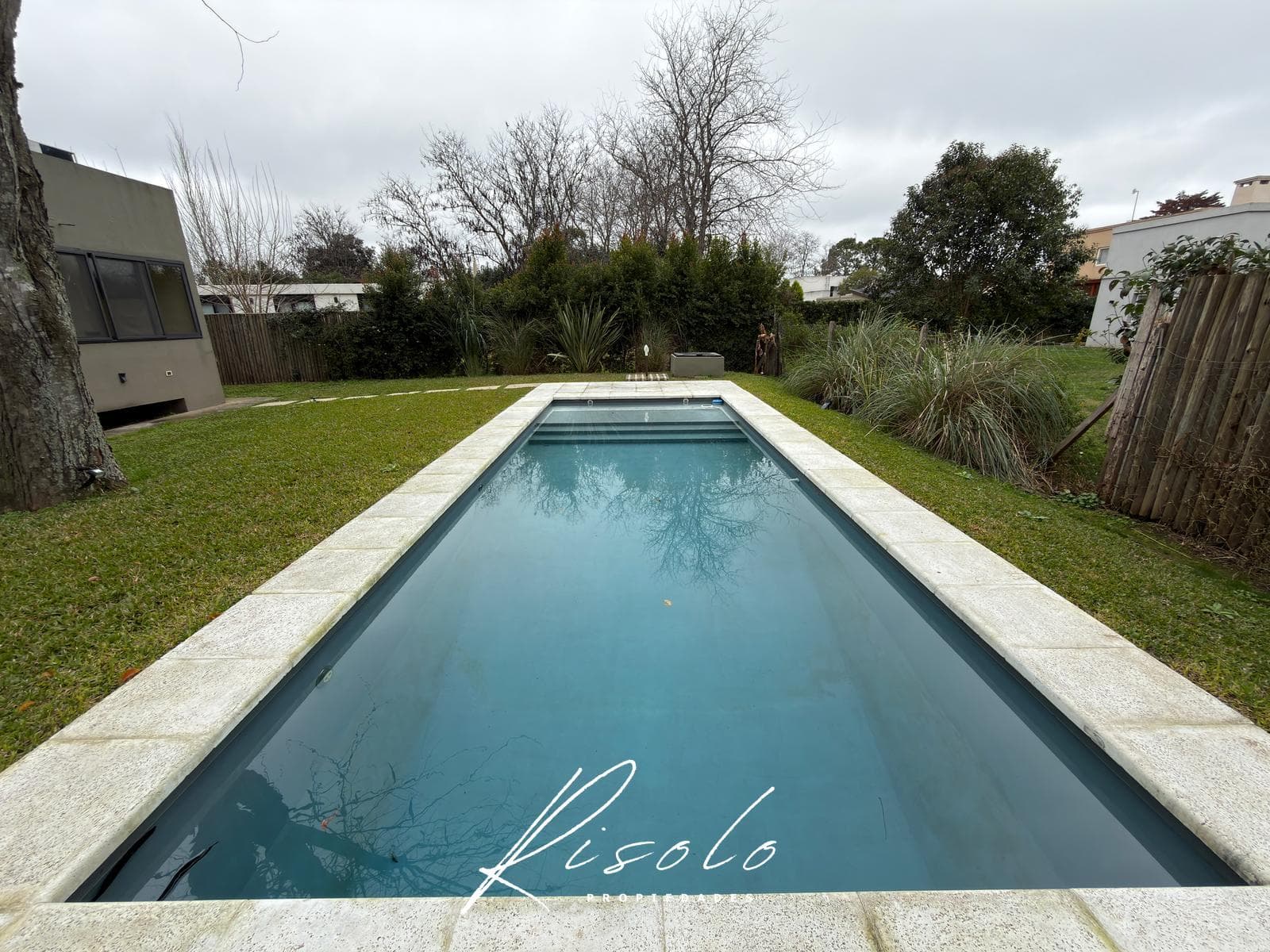House for Rent. 5 Bedrooms + Office. Pool. Gated Community. Escobar