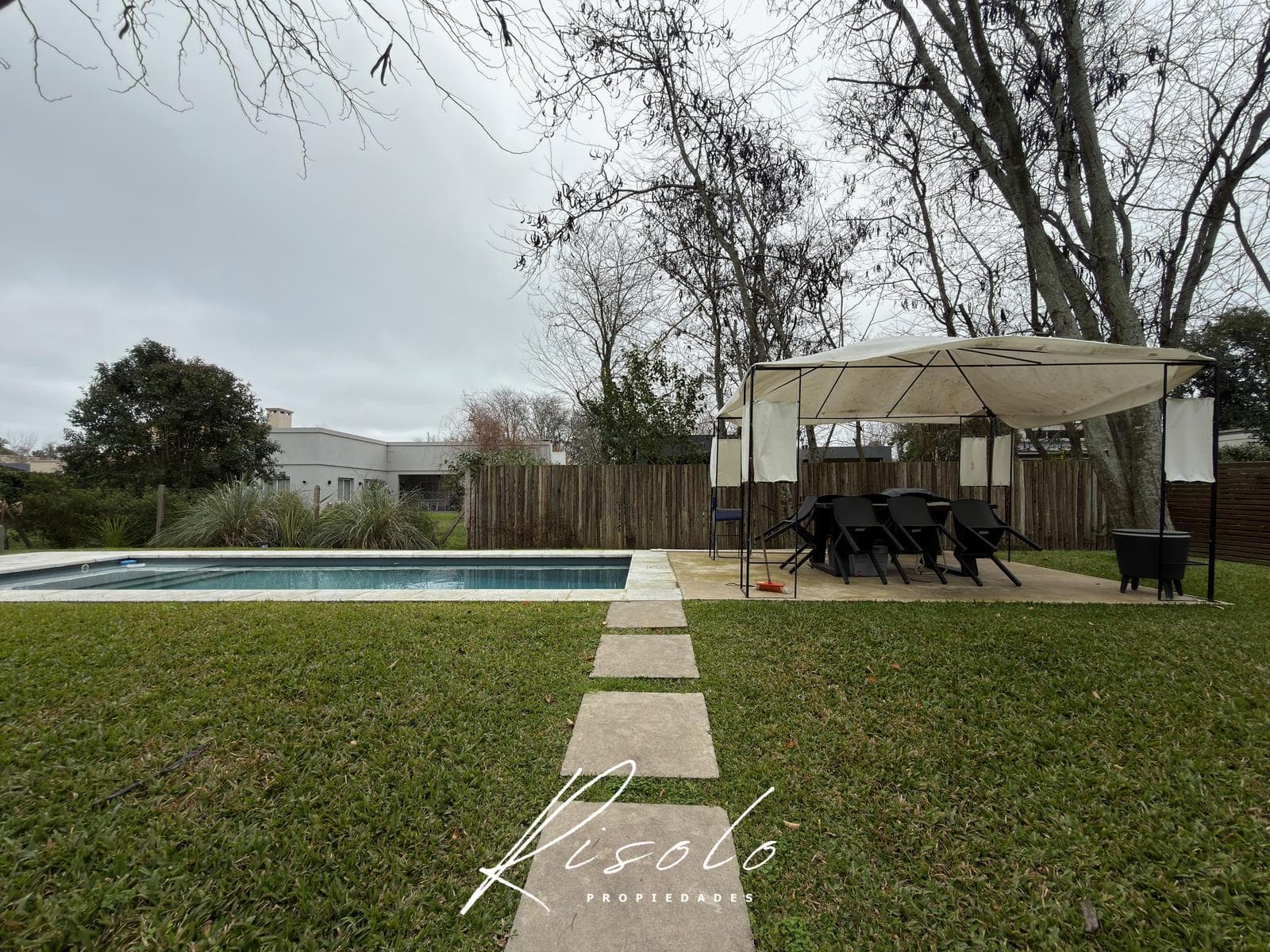 House for Rent. 5 Bedrooms + Office. Pool. Gated Community. Escobar