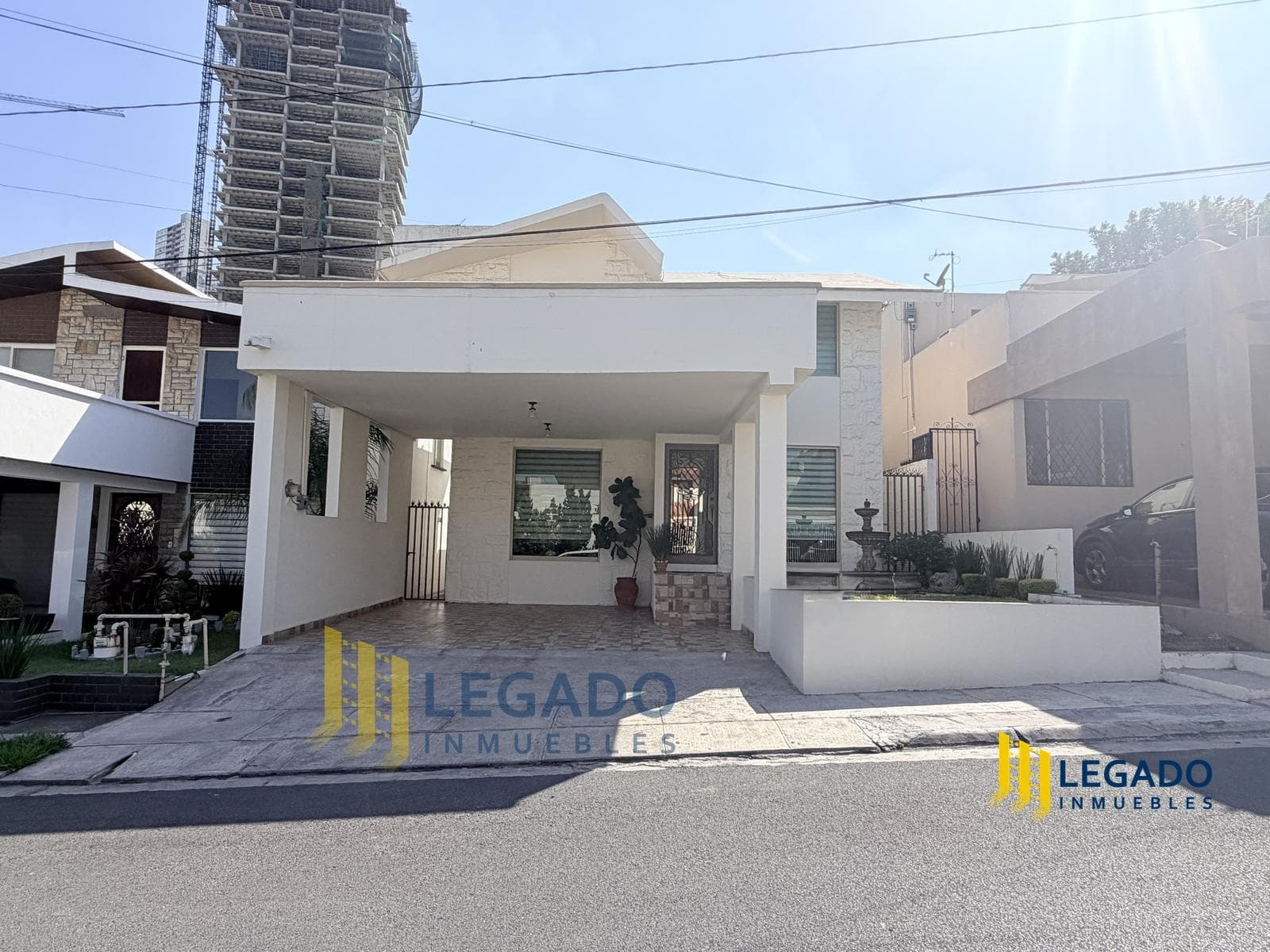 L096VC CASA EN VENTA EN COL. CUMBRES, MONTERREY, NL