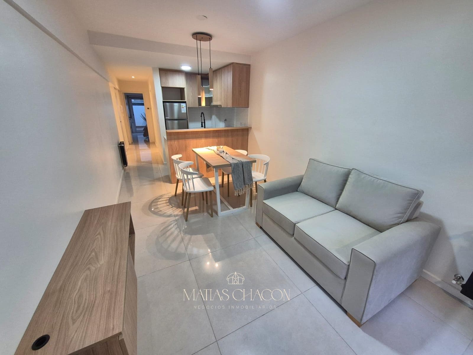 3-room apartment facing the street with a balcony and a fully renovated patio