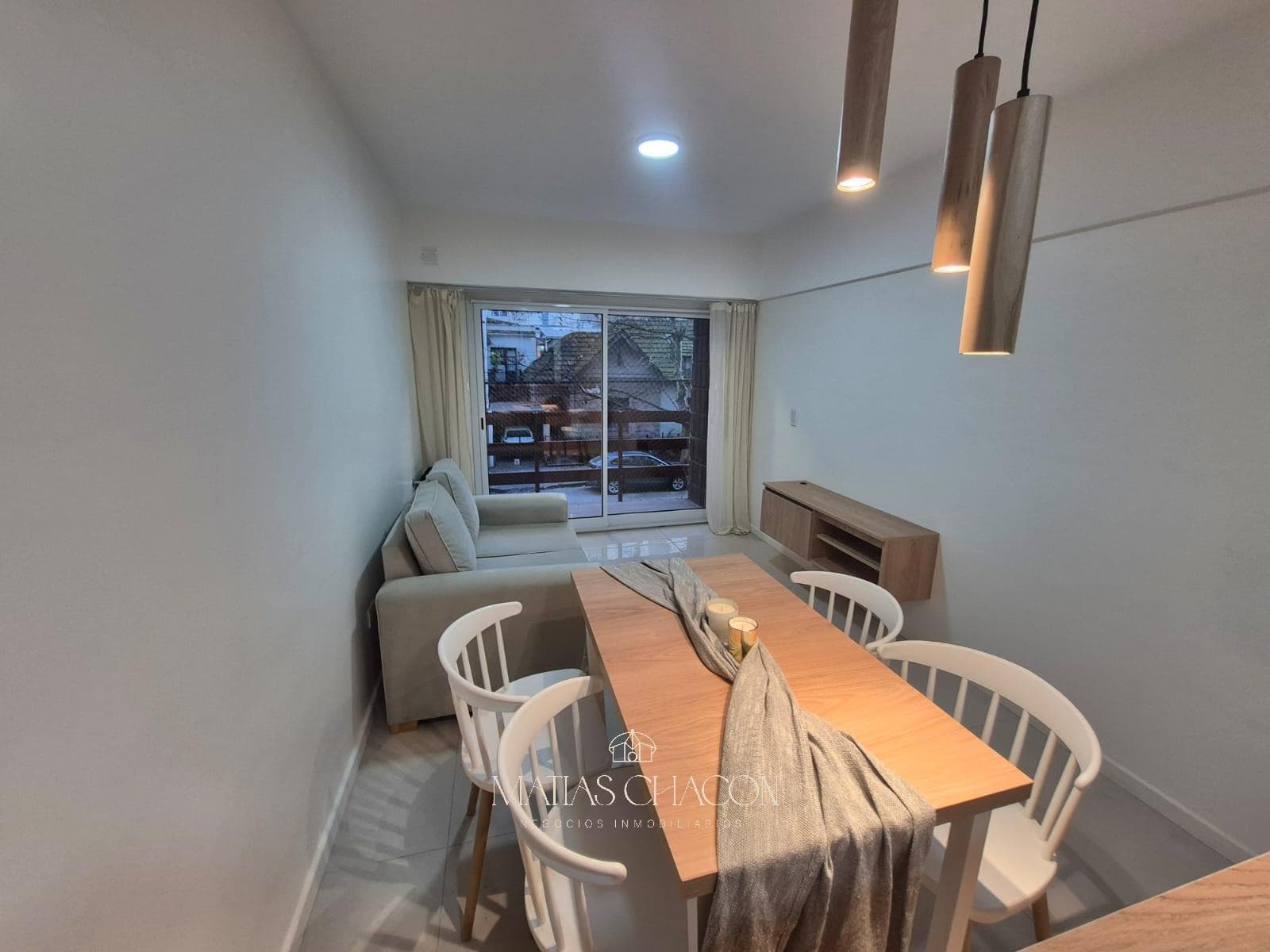 3-room apartment facing the street with a balcony and a fully renovated patio