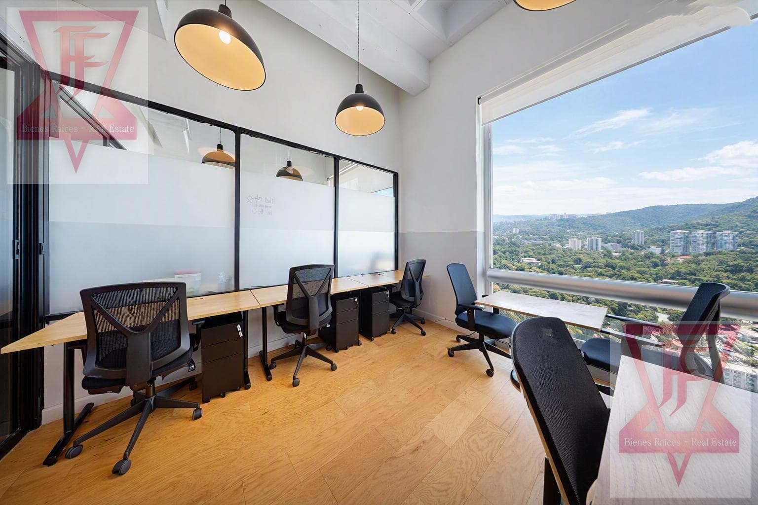 Office for Rent in Bosques de las Lomas - 100 m2, Accommodates Up to 30 People, Fully Furnished!