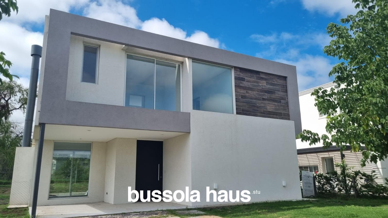 HOUSE FOR YEAR-ROUND RENTAL IN ACACIAS WITH A POOL IN PUERTOS DEL LAGO