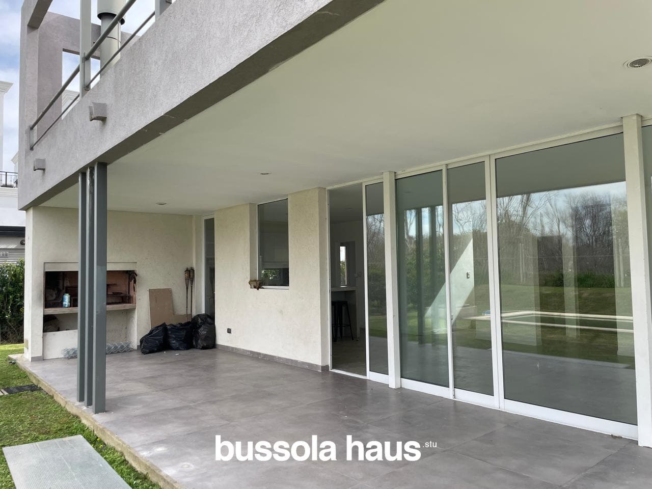 HOUSE FOR YEAR-ROUND RENTAL IN ACACIAS WITH A POOL IN PUERTOS DEL LAGO
