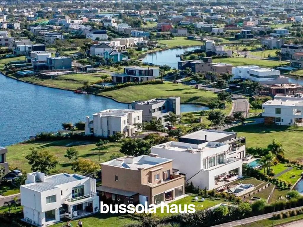 HOUSE FOR YEAR-ROUND RENTAL IN ACACIAS WITH A POOL IN PUERTOS DEL LAGO