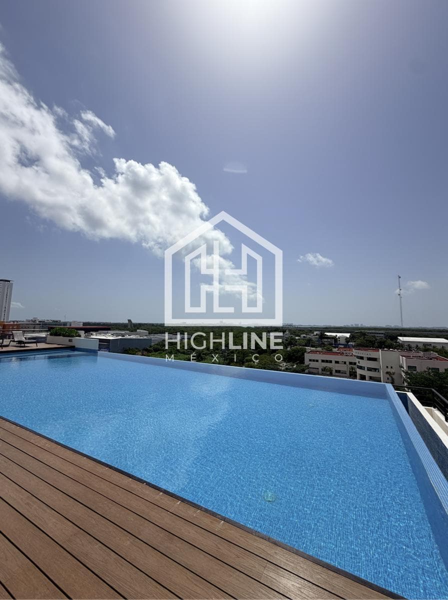 Furnished ocean-view studio apartment for rent in Cancun with a pool and gym on the main avenue