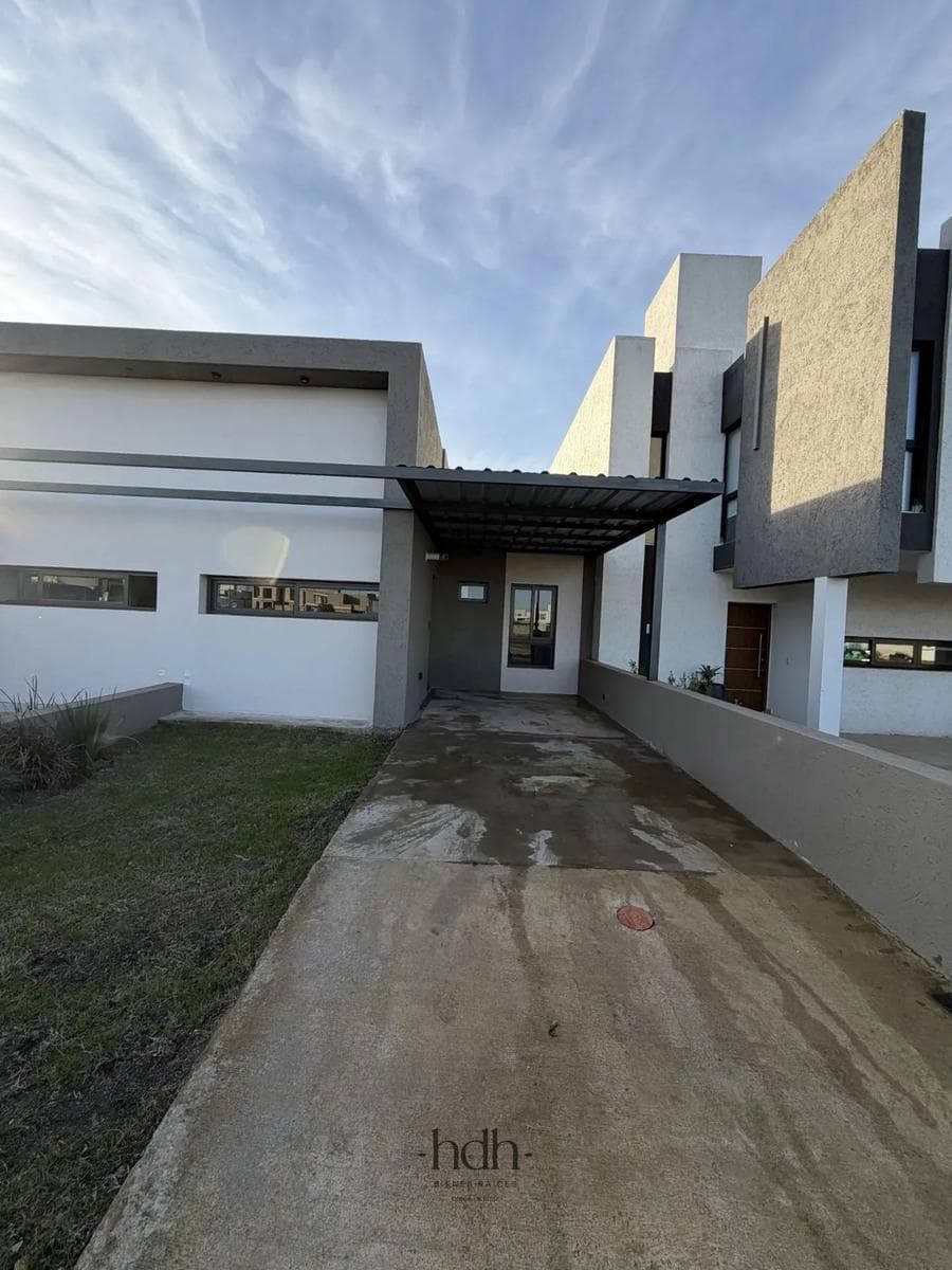 Brand-new 2-bedroom, 2-bathroom house for sale in La Docta