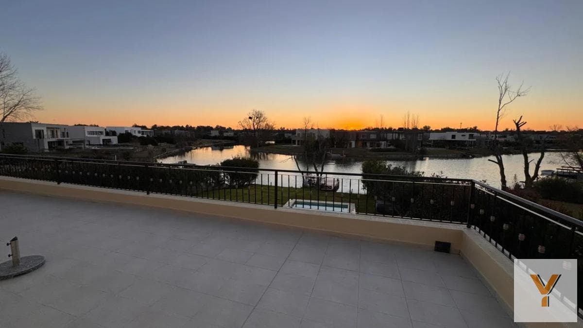 House for Sale - 4 Bedrooms, 2 Bathrooms - 834 mts - Escobar - El Canton
