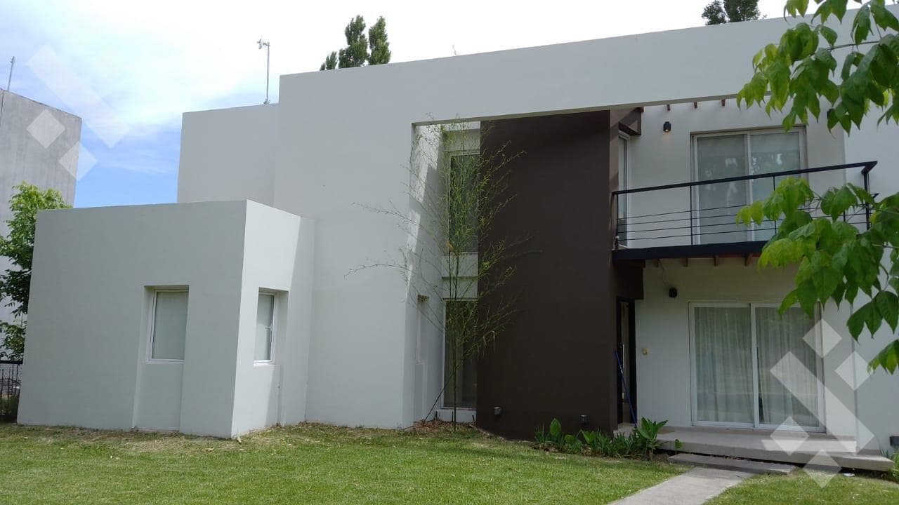 3-BEDROOM HOUSE FOR SALE, ELIGIBLE FOR MORTGAGE, VILLA MULUEN