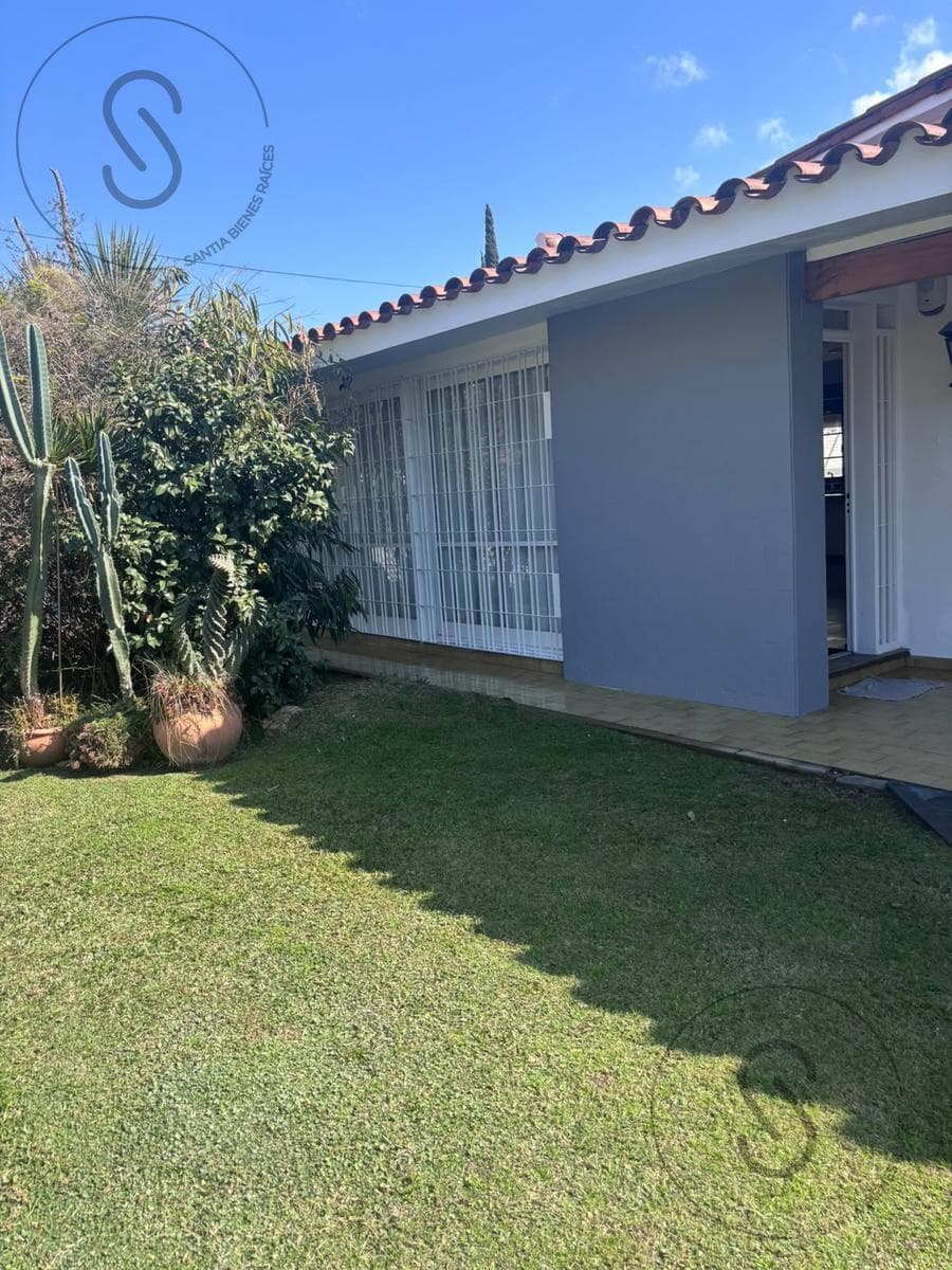 House in Cerro De Las Rosas