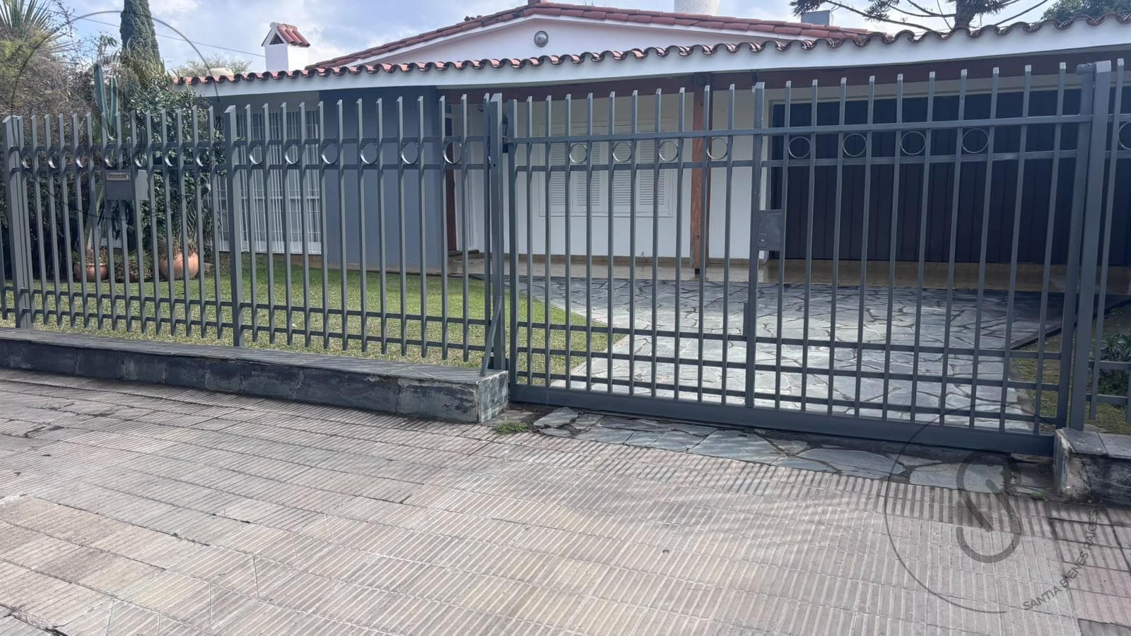 House in Cerro De Las Rosas