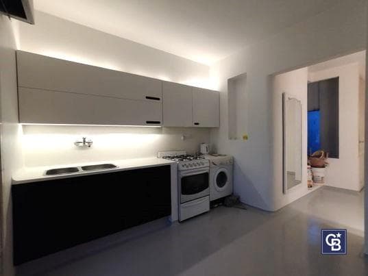For sale: 3-story house in Floresta with a terrace