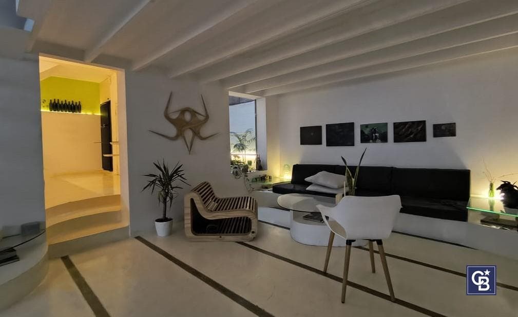 For sale: 3-story house in Floresta with a terrace