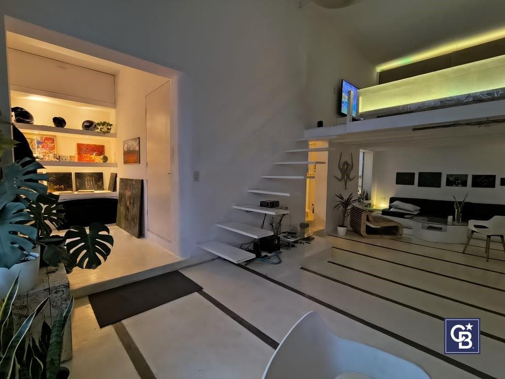 For sale: 3-story house in Floresta with a terrace