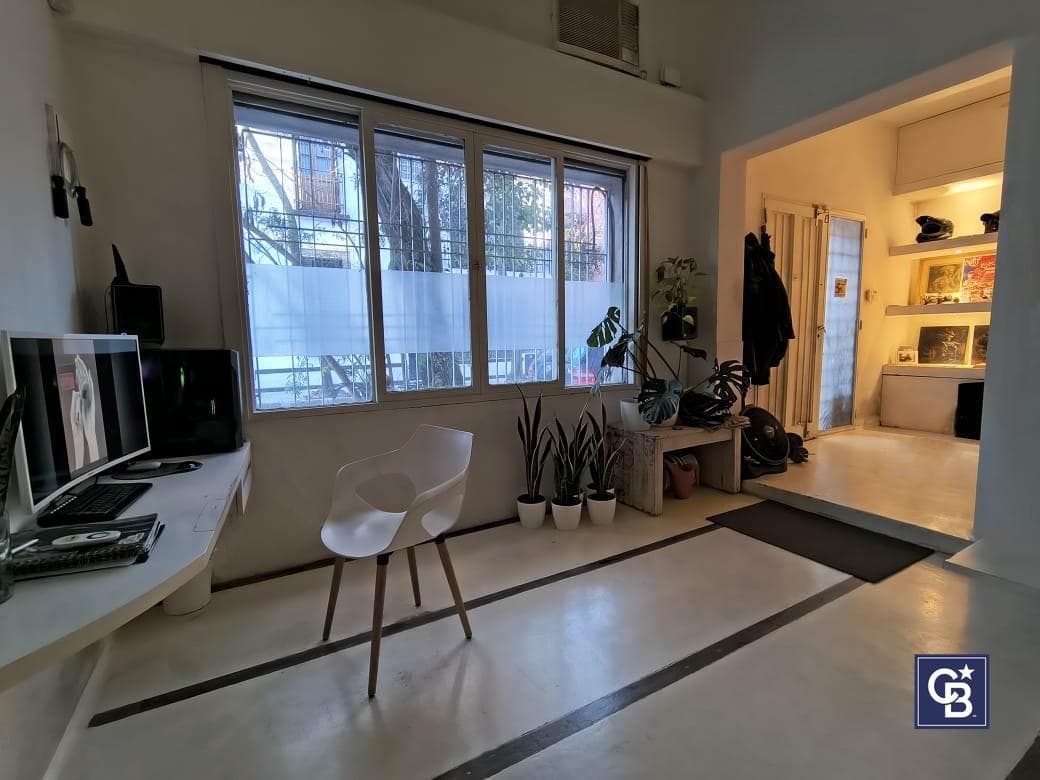 For sale: 3-story house in Floresta with a terrace
