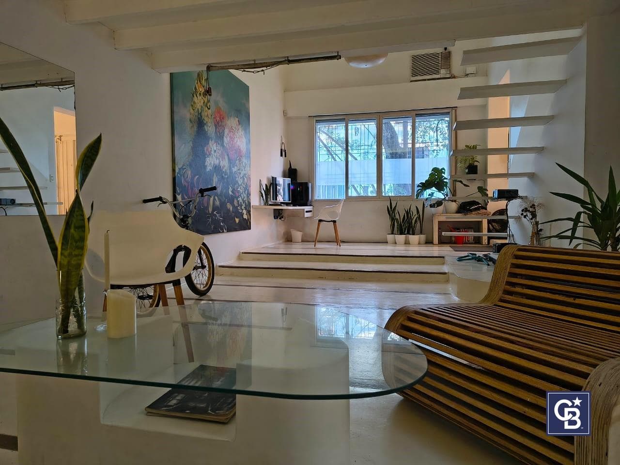 For sale: 3-story house in Floresta with a terrace