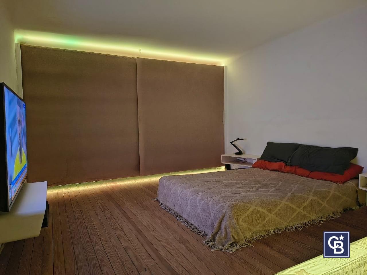 For sale: 3-story house in Floresta with a terrace