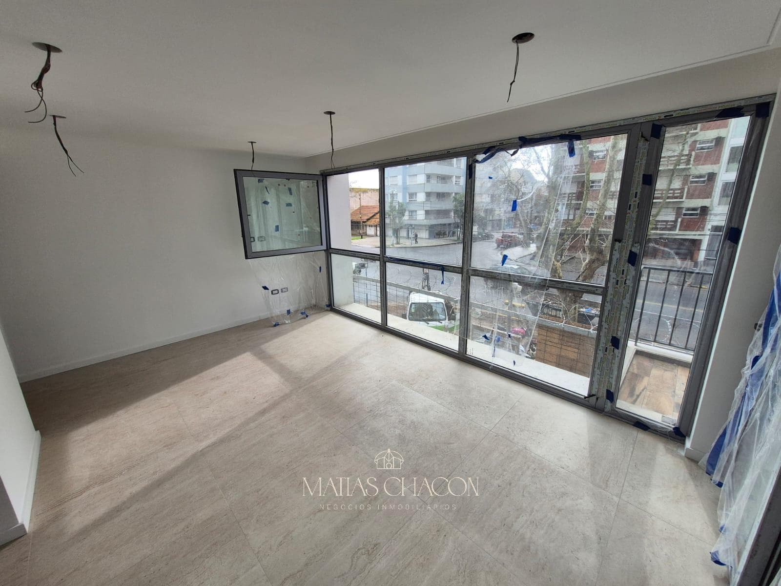Brand-new 3-room apartment on Av. Libertad
