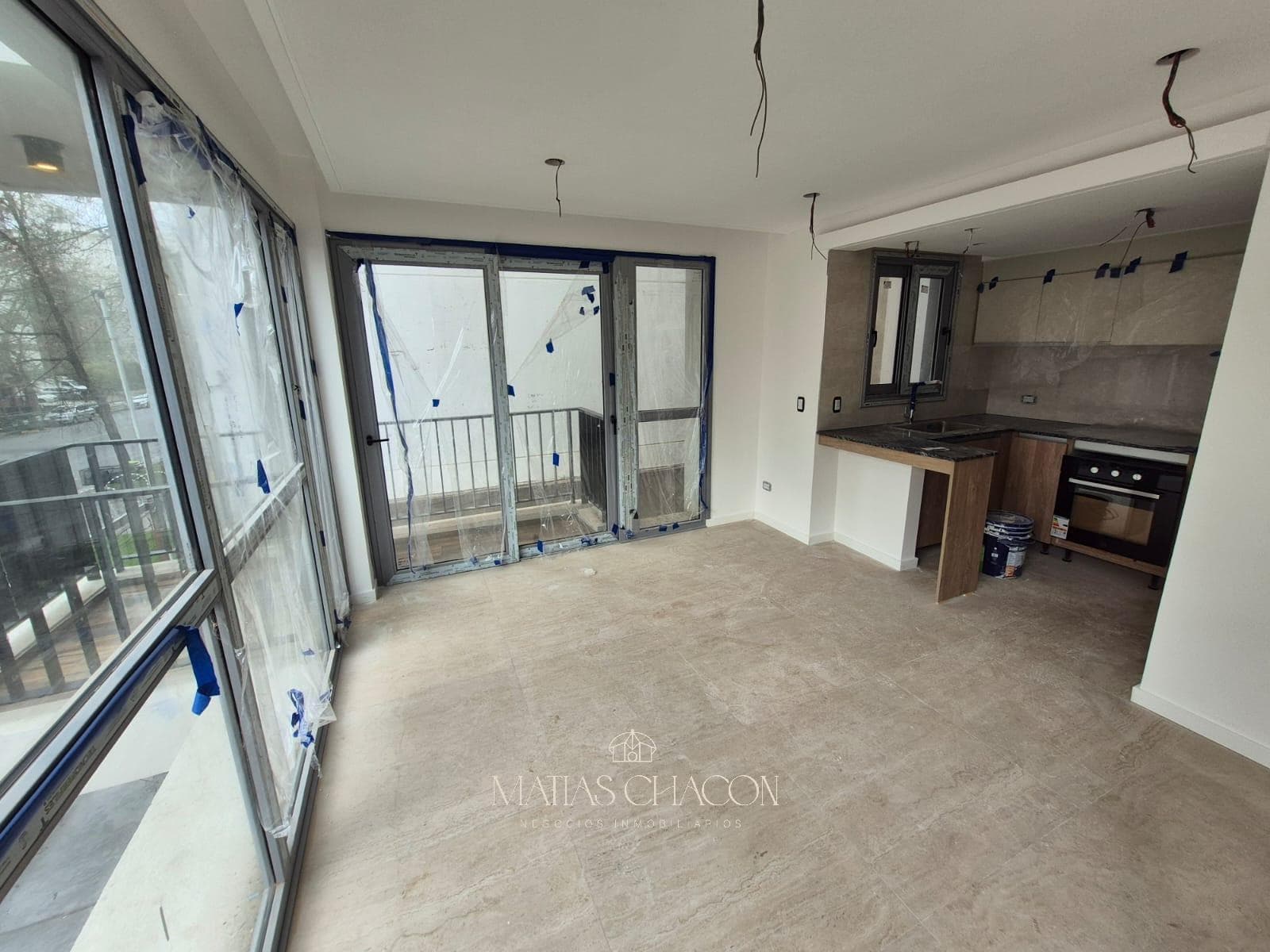 Brand-new 3-room apartment on Av. Libertad