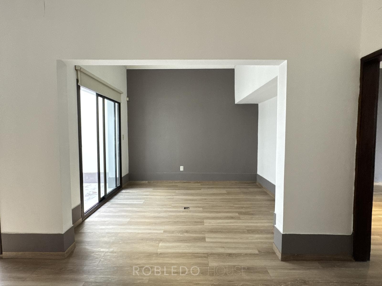 House for rent for a company; 7 offices; located across from the Salta City Legislature
