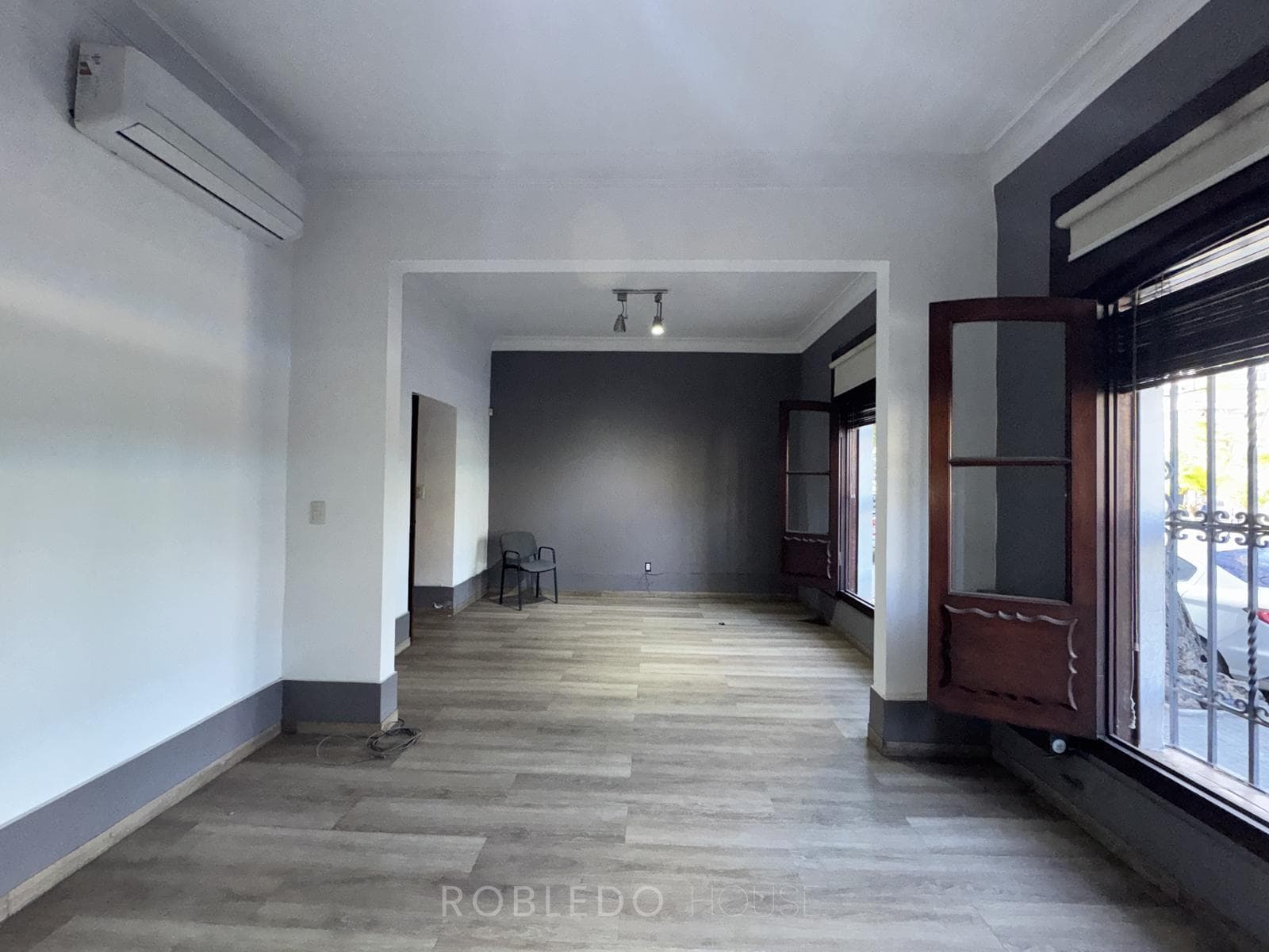 House for rent for a company; 7 offices; located across from the Salta City Legislature