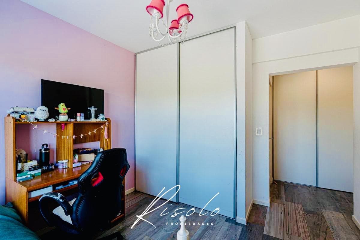 Casa en Venta. 4 dormitorios. 4 baños. Amplio Jardin. Barrio Cerrado, Escobar
