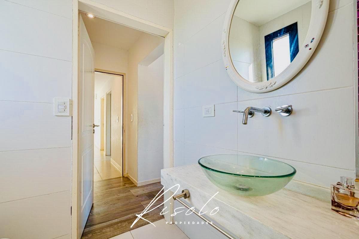 Casa en Venta. 4 dormitorios. 4 baños. Amplio Jardin. Barrio Cerrado, Escobar