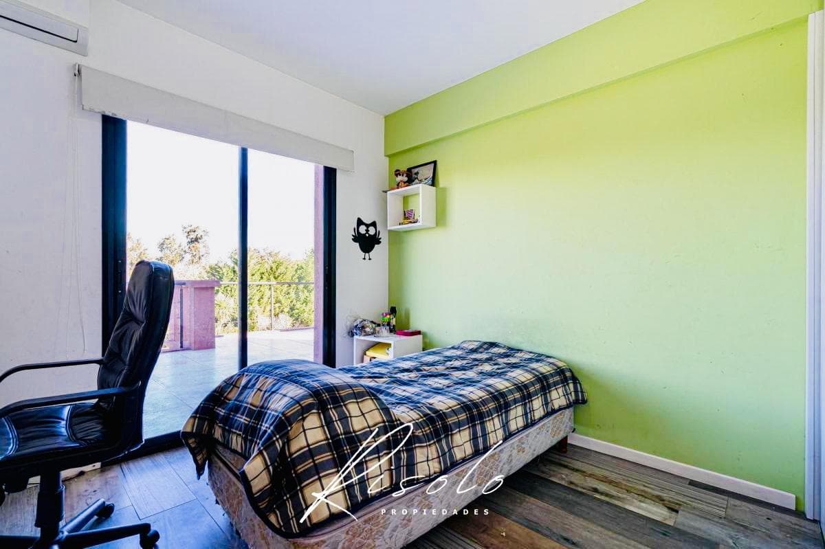 Casa en Venta. 4 dormitorios. 4 baños. Amplio Jardin. Barrio Cerrado, Escobar