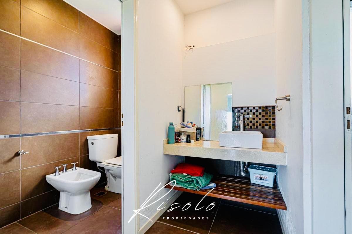 Casa en Venta. 4 dormitorios. 4 baños. Amplio Jardin. Barrio Cerrado, Escobar