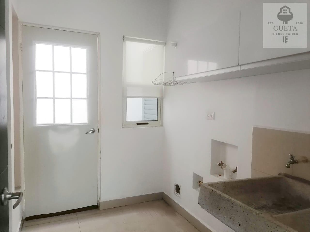House in a condominium complex in Vistancias, 1st Sector