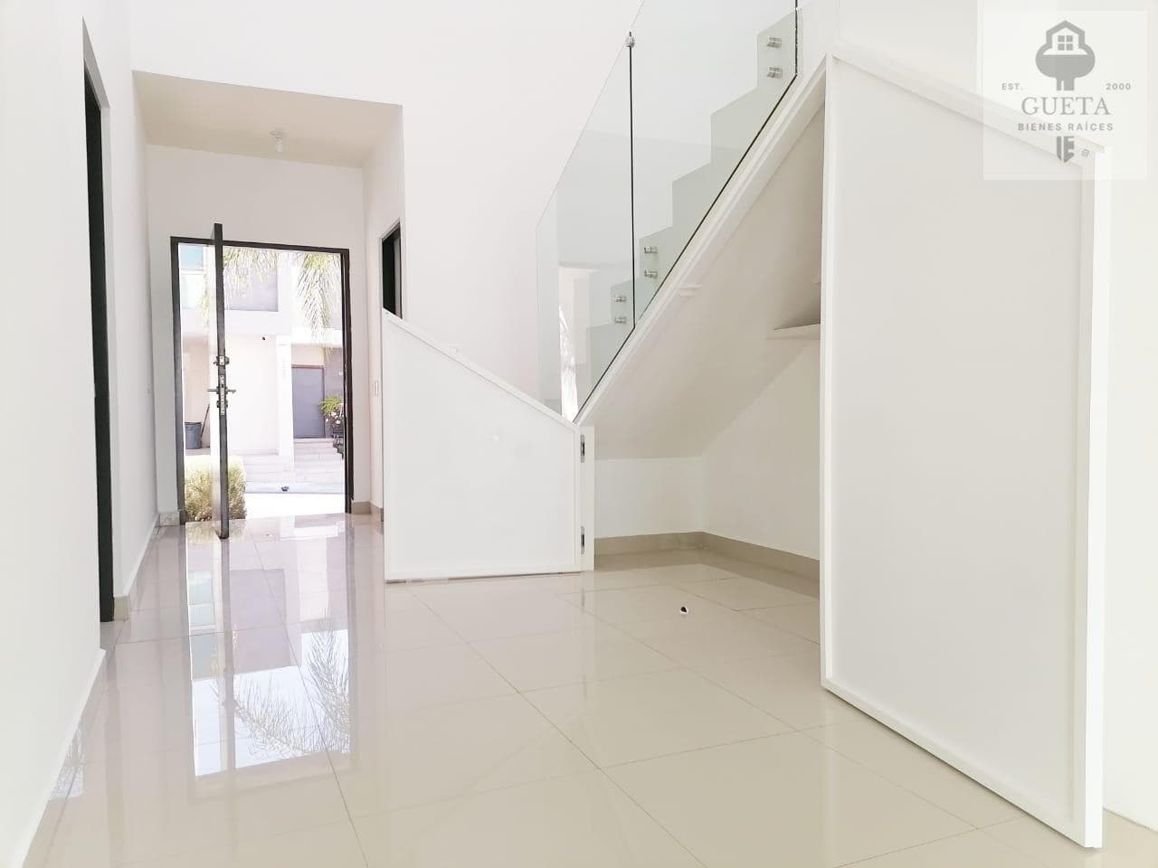 House in a condominium complex in Vistancias, 1st Sector