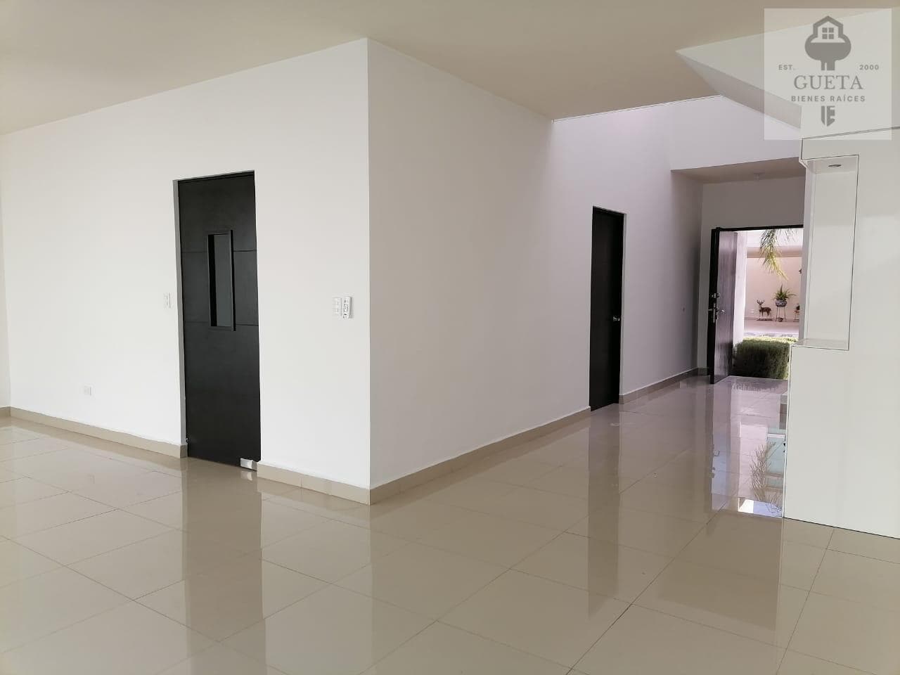 House in a condominium complex in Vistancias, 1st Sector