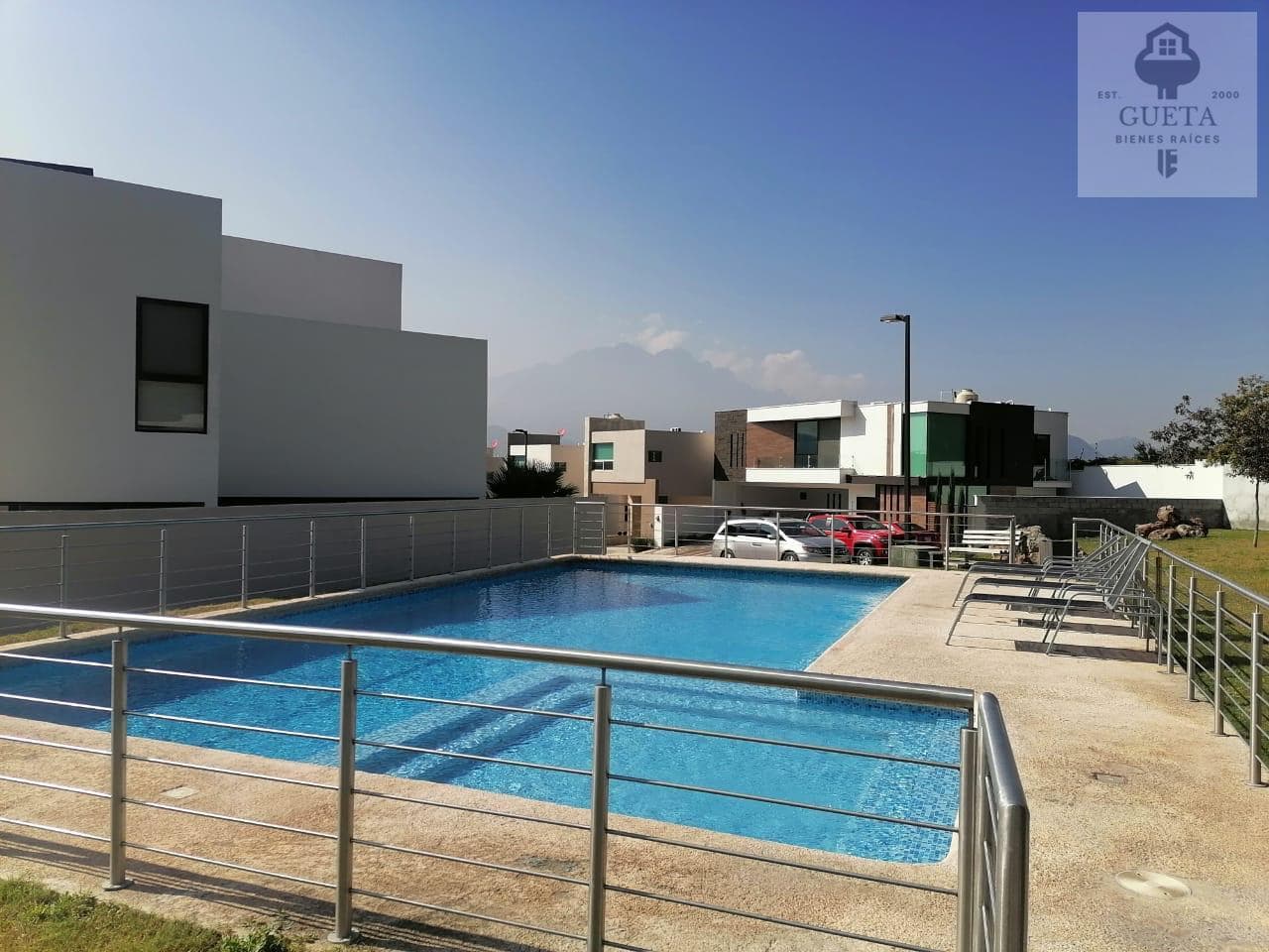 House in a condominium complex in Vistancias, 1st Sector