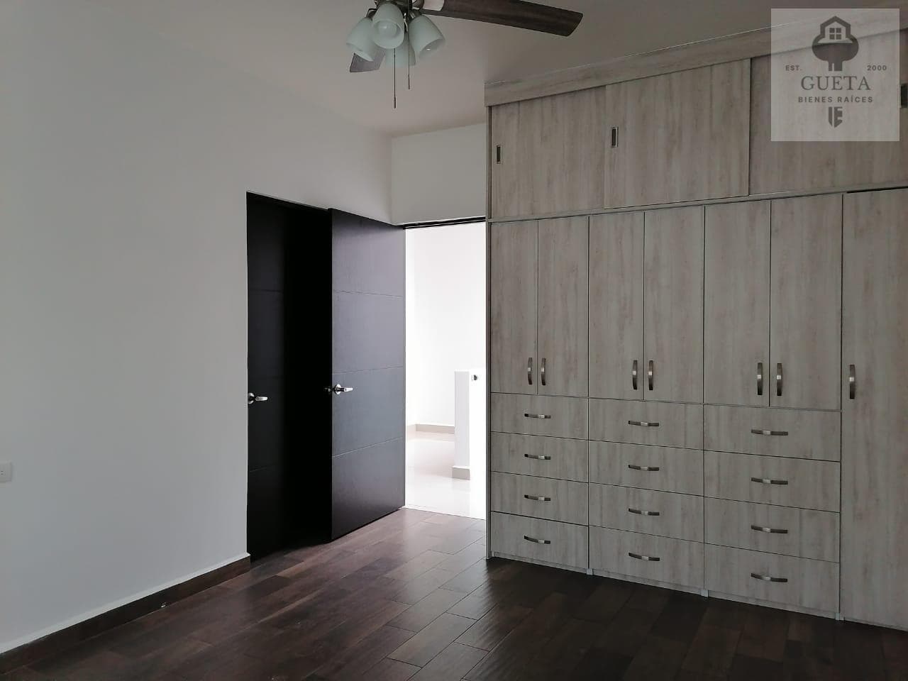 House in a condominium complex in Vistancias, 1st Sector