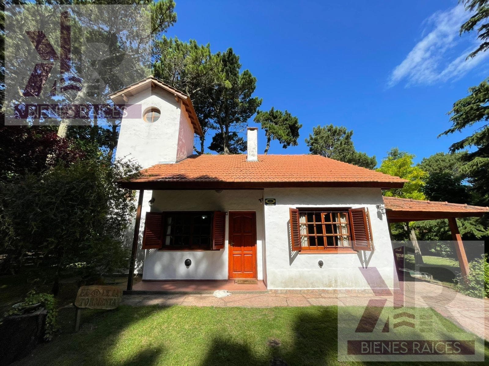 House in Valeria Del Mar